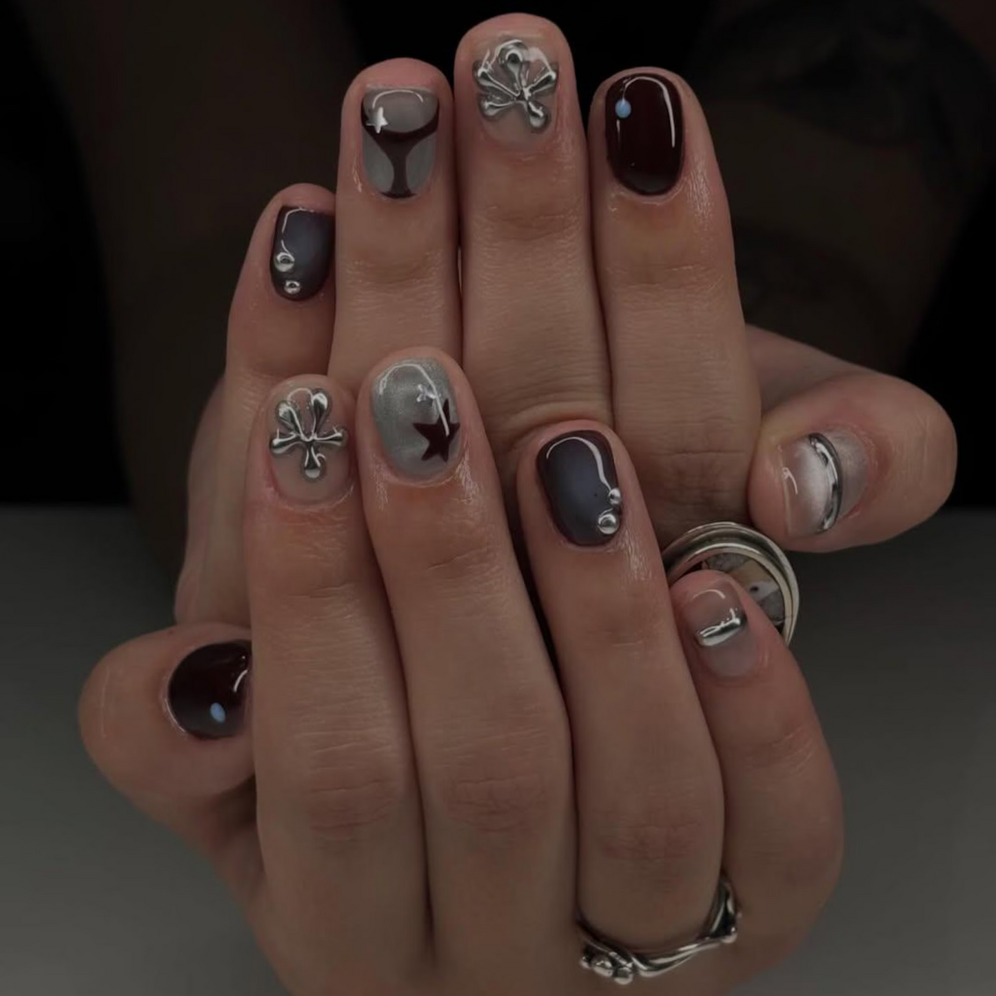 silver-metallic-bow-press-on-nails