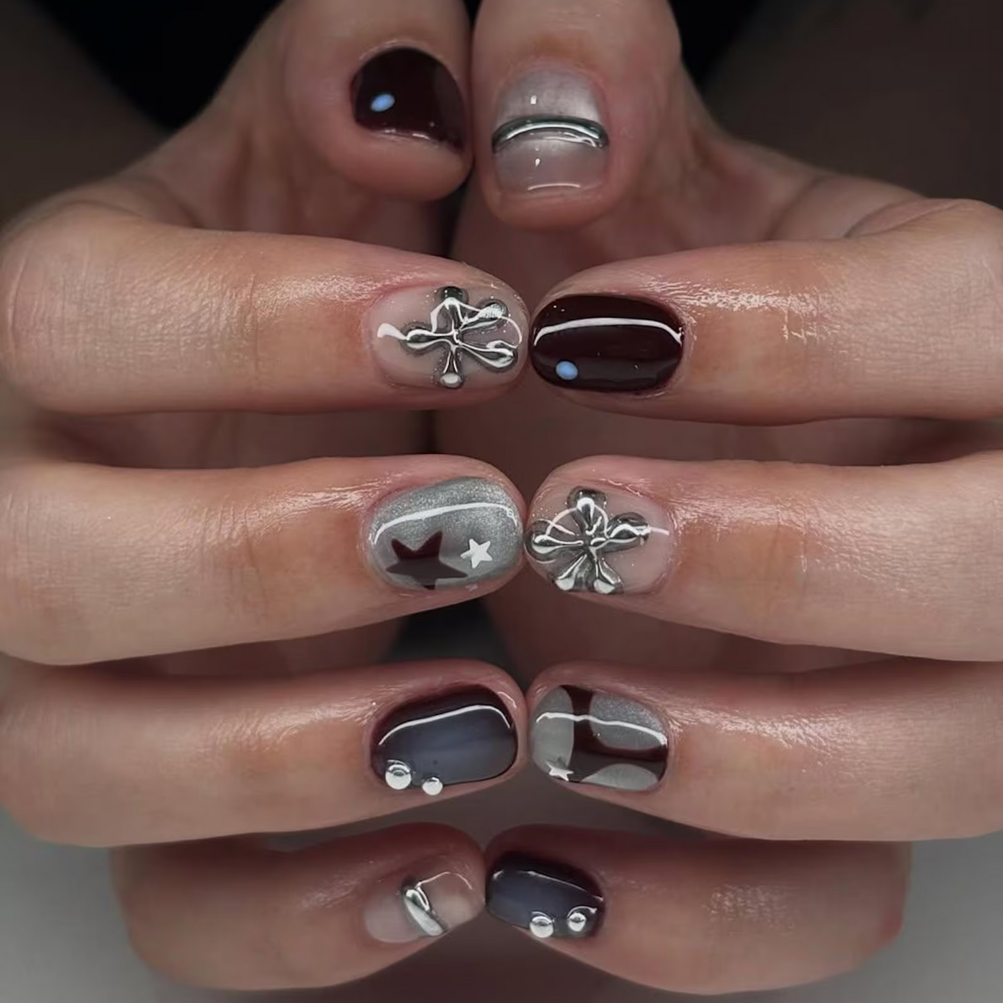 silver-metallic-bow-short-nails